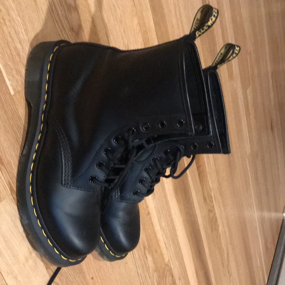 Dr. Marten classic combat boots. Worn twice - Picture 3 of 6